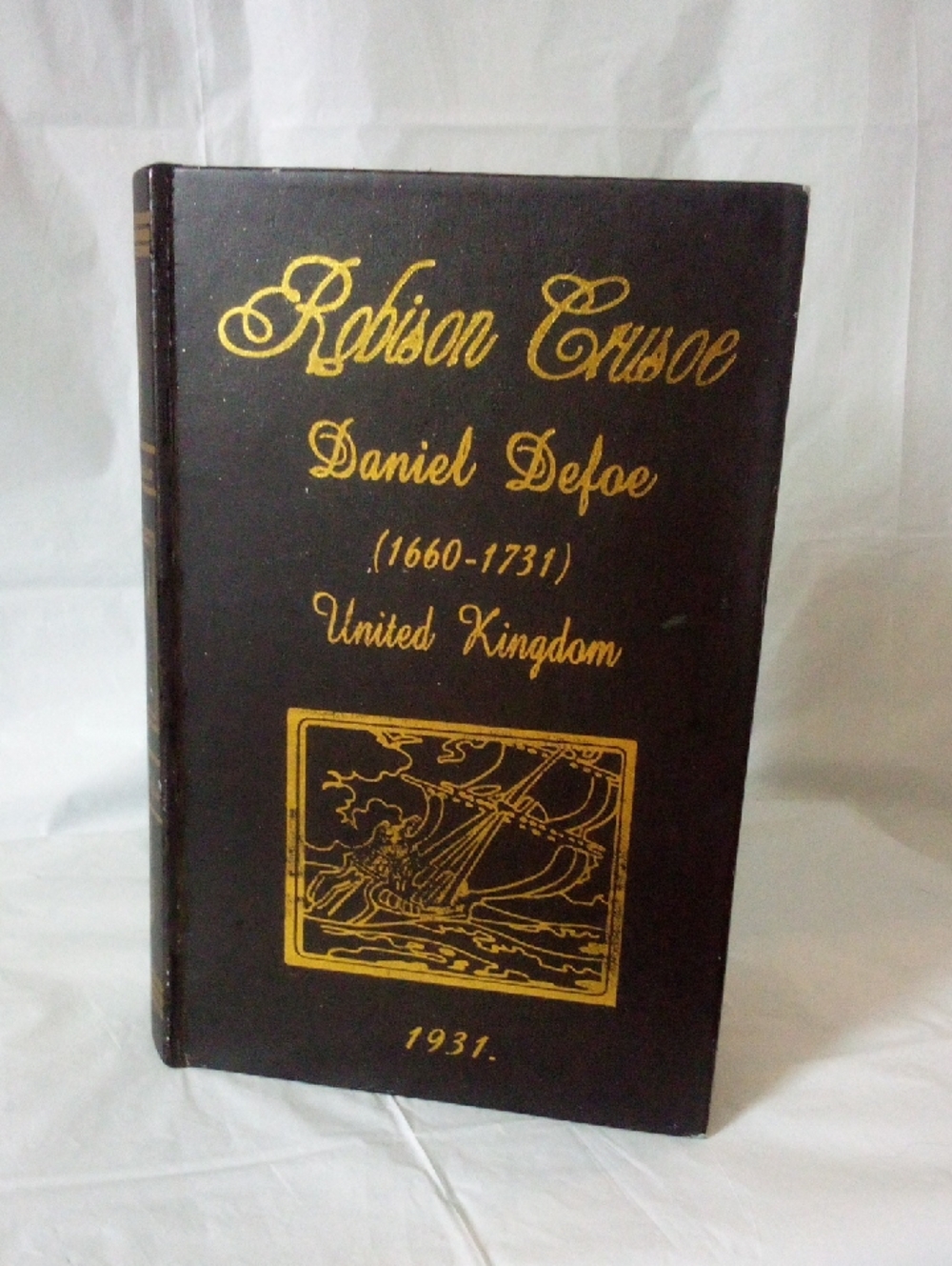 Robinson Crusoe Good Quality 10" Book Safe Gold Leaf Print & Illustration